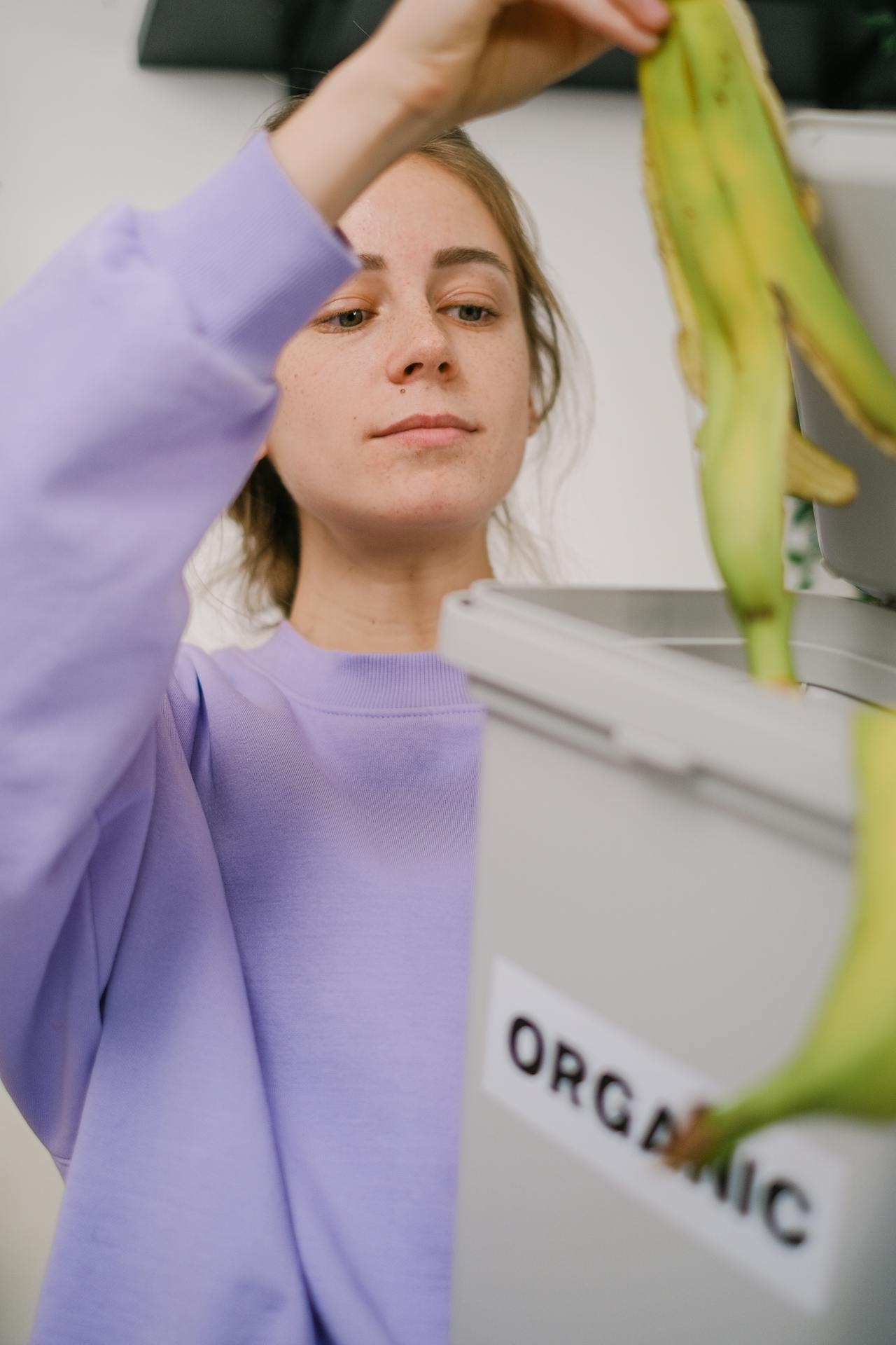 Steps to build a compost pile with layered materials. Steps to build a compost pile with layered materials.