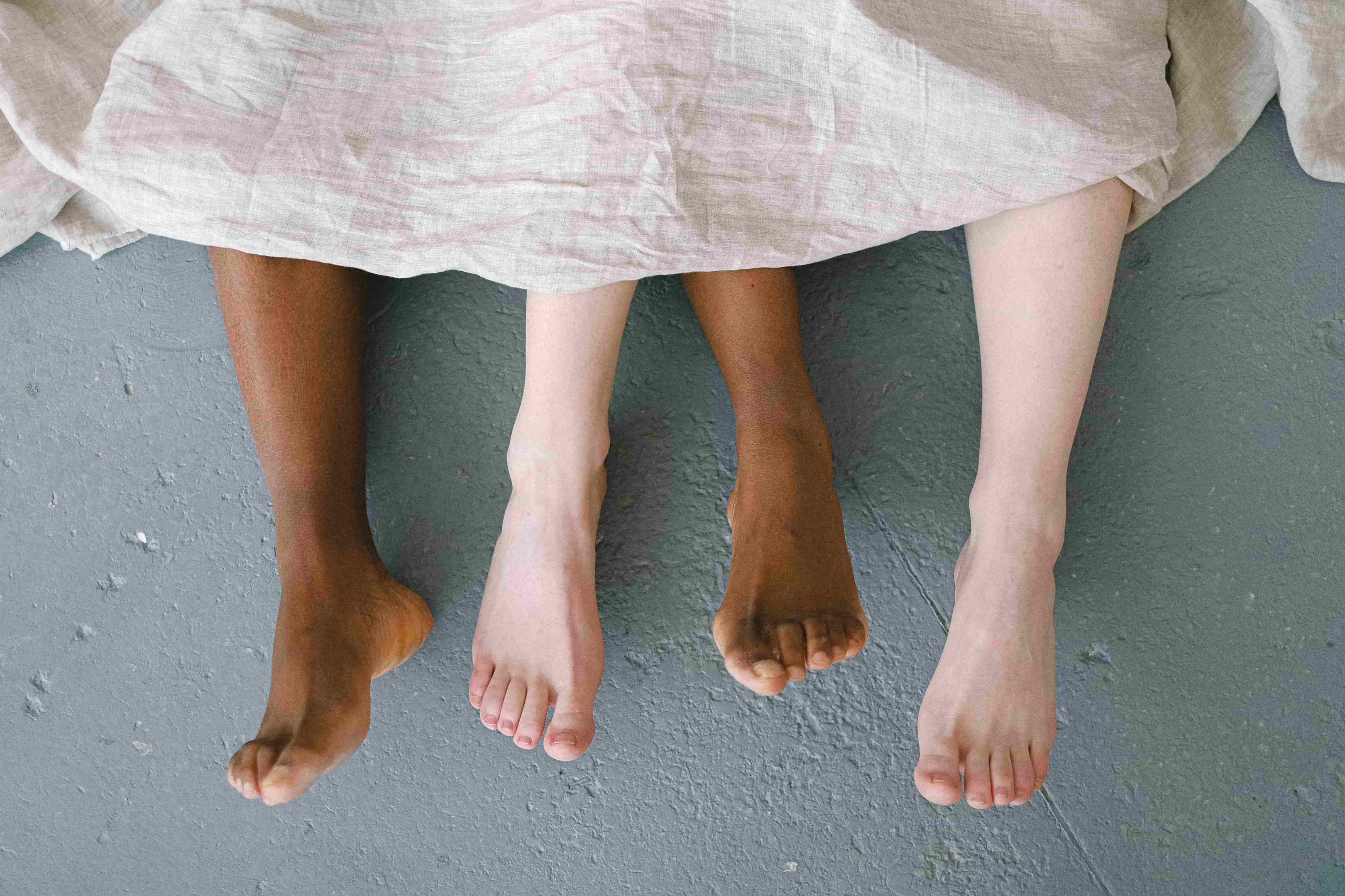 Gender Differences in the Superstition of Right Foot Itching