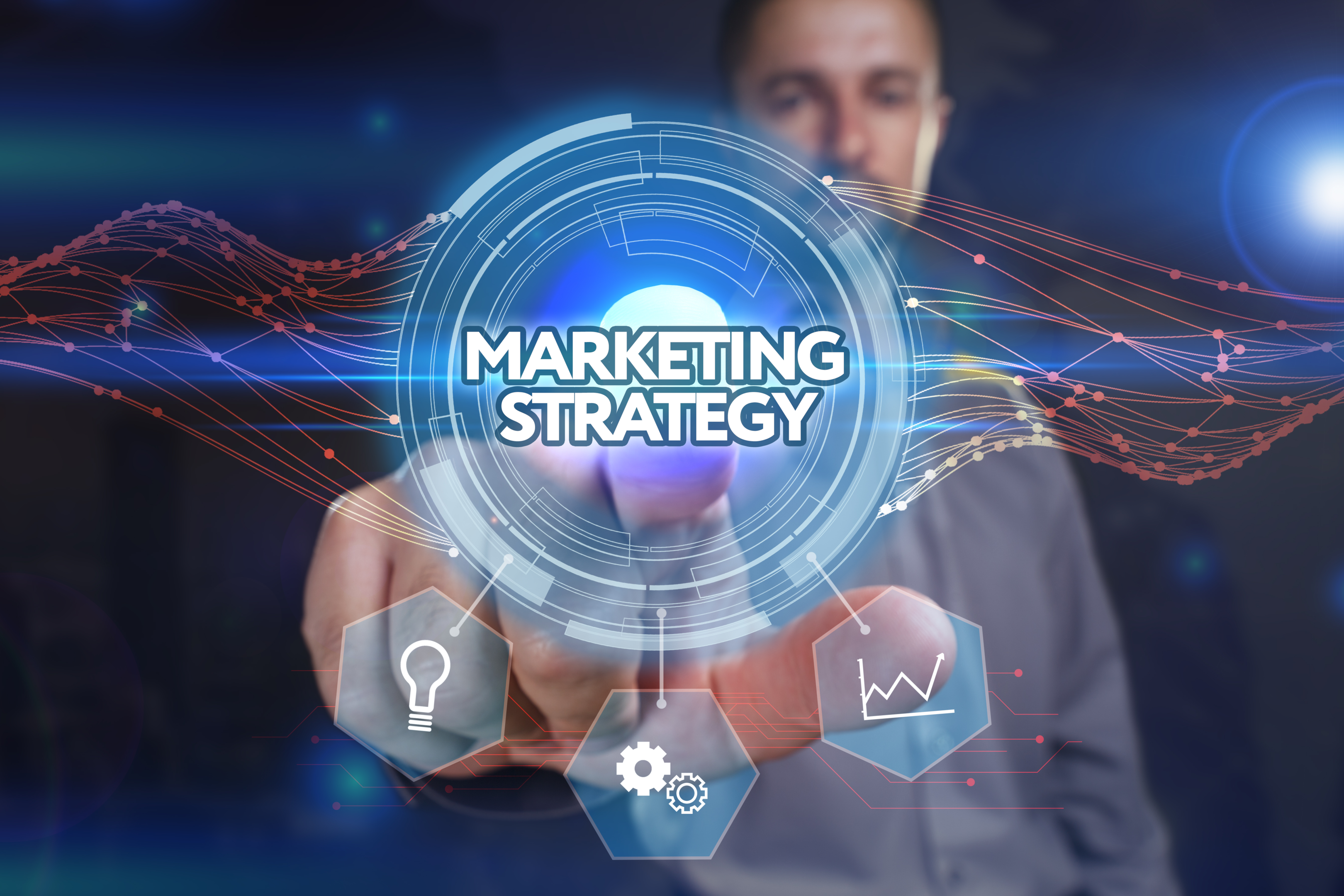 Marketingowiec planuje strategiczne cele marketingowe w firmie