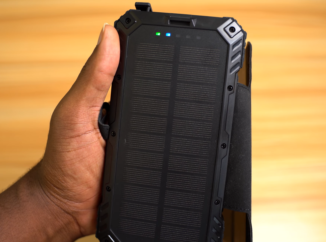 KEPSWIN solar power bank at 1 bar