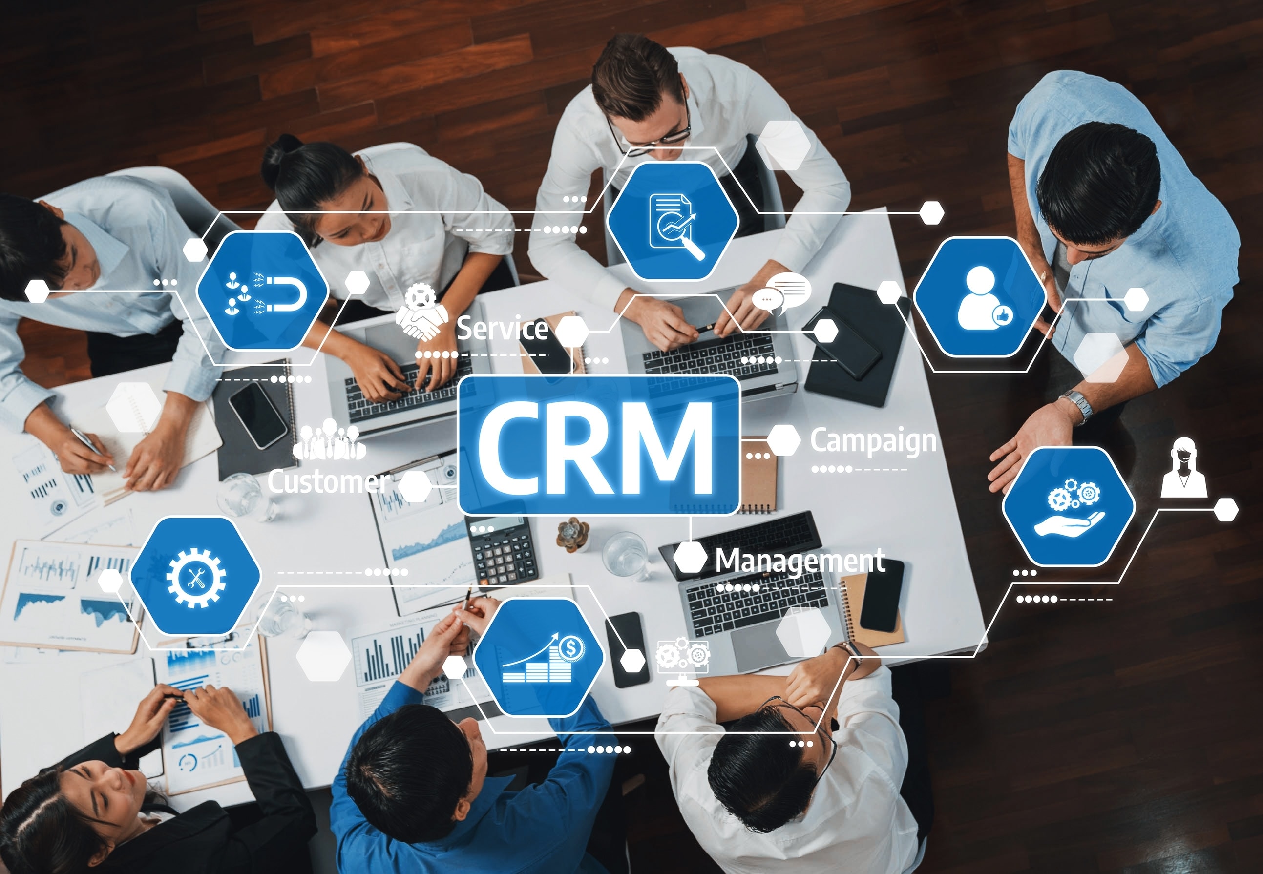 Funkcje CRM – budowanie relacji biznesowych w swojej firmie, automatyzacja sprzedaży i zarządzanie kampaniami marketingowymi.