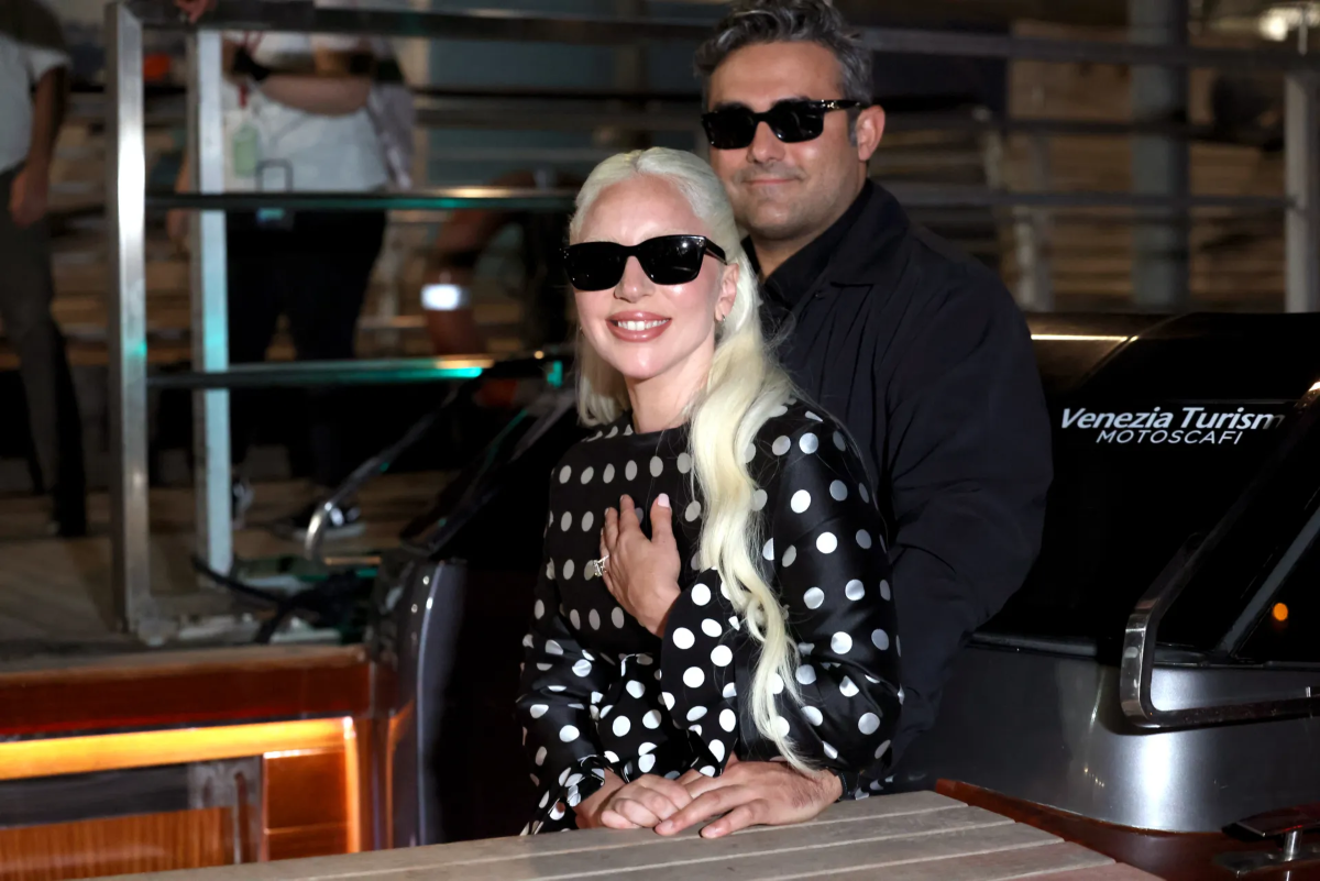 https://www.glamour.com/story/lady-gaga-flashes-gargantuan-engagement-ring-first-time-venice-film-festival