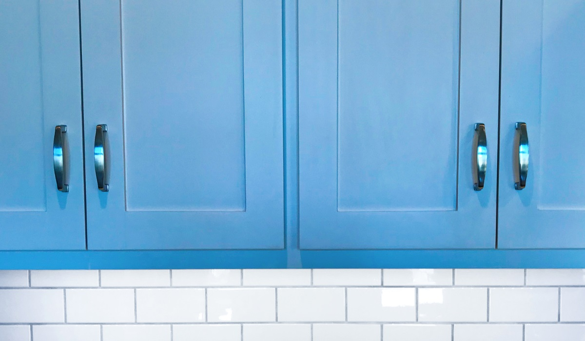 Kitchen Summer-Colours Makeover: Painting Your Kitchen Cabinets for Spring & Summer - cabinetry colour ideas - azure blue upper cabinets