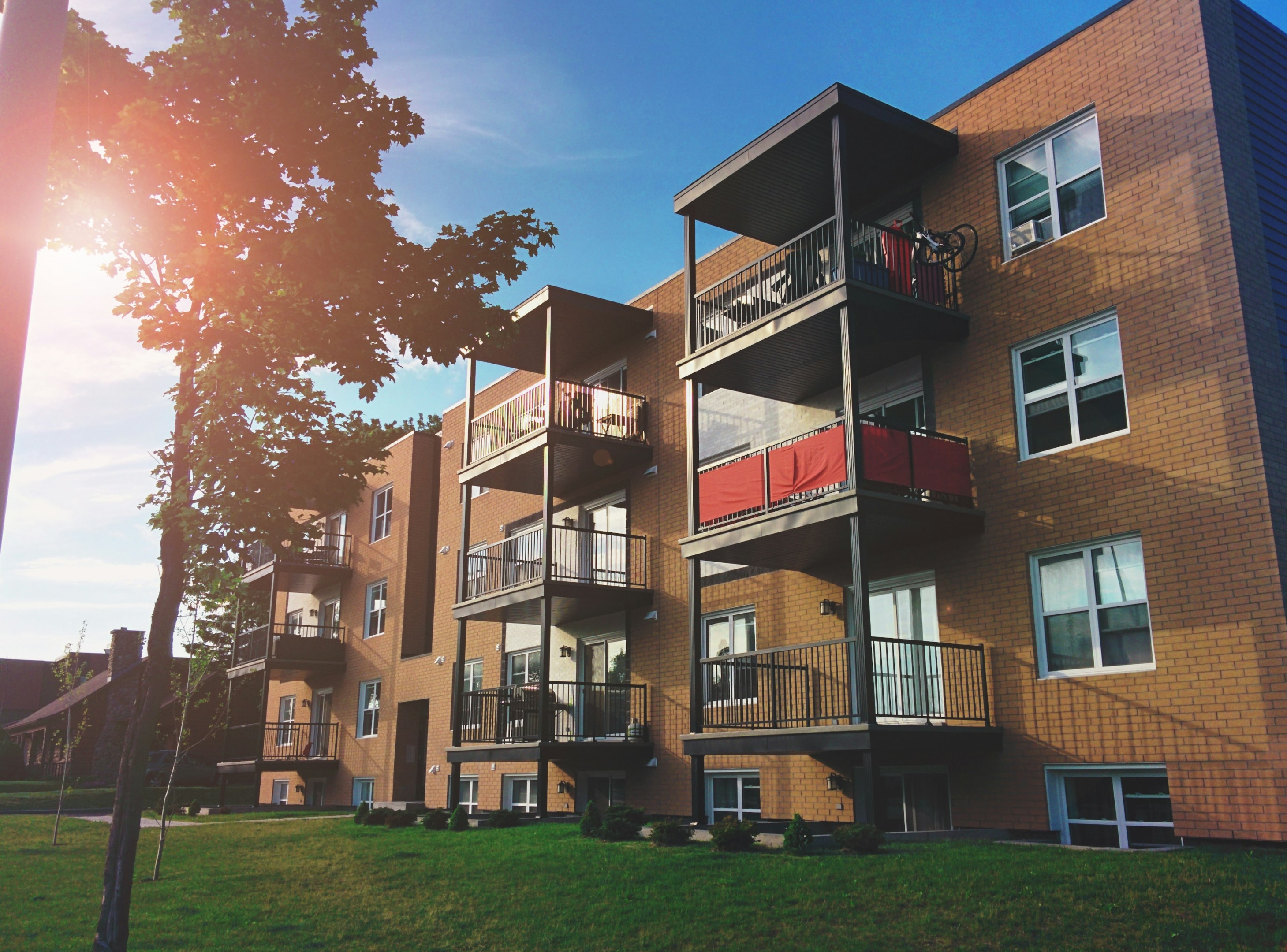 Flipping Condos vs Single Family Homes: Which Investment Strategy Wins in 2025?