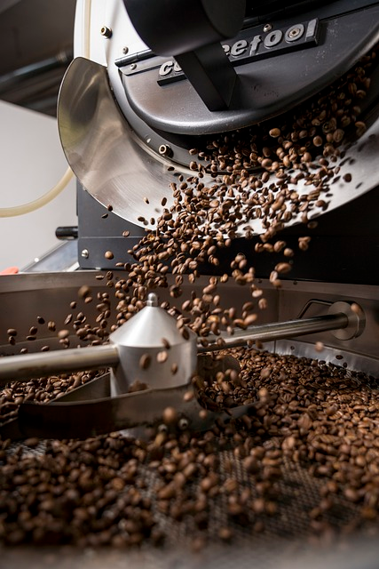 An image showing the step-by-step process of how to roast coffee beans using a traditional drum roaster.