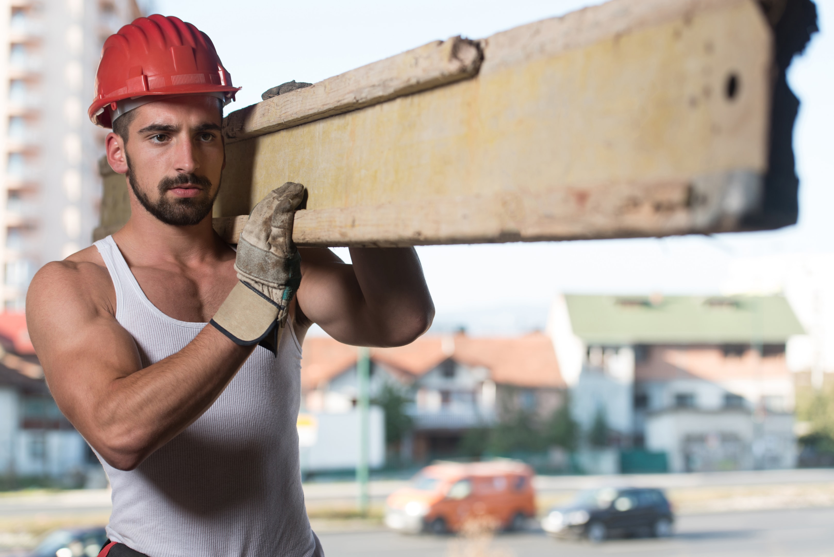 Kraftsportler mit hoher belastung bei der arbeit.