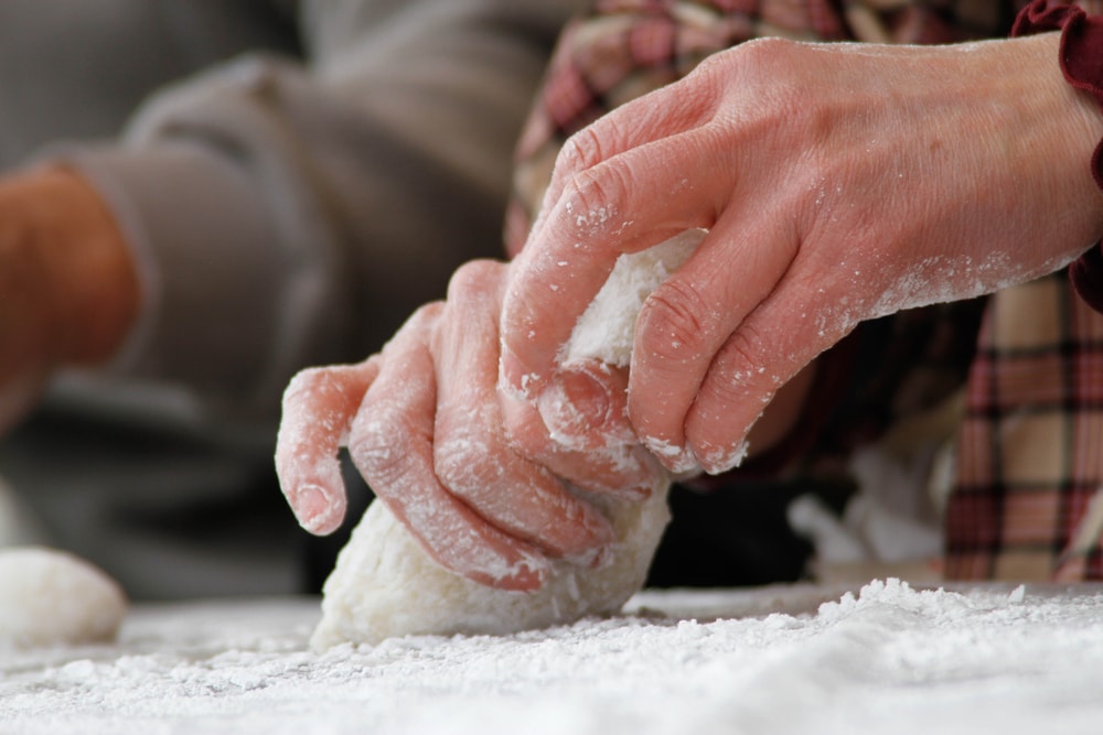 mochi making, shaping rice cakes