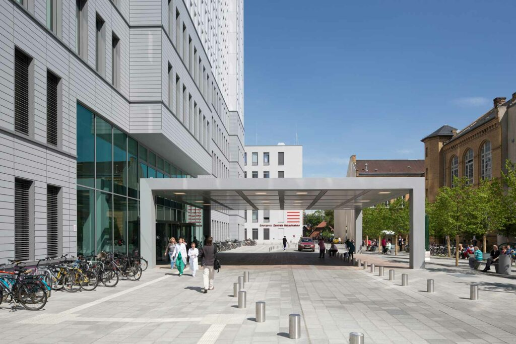 Three hundred-year-old hospital (Charité University Hospital, Berlin, Germany) gets facelift