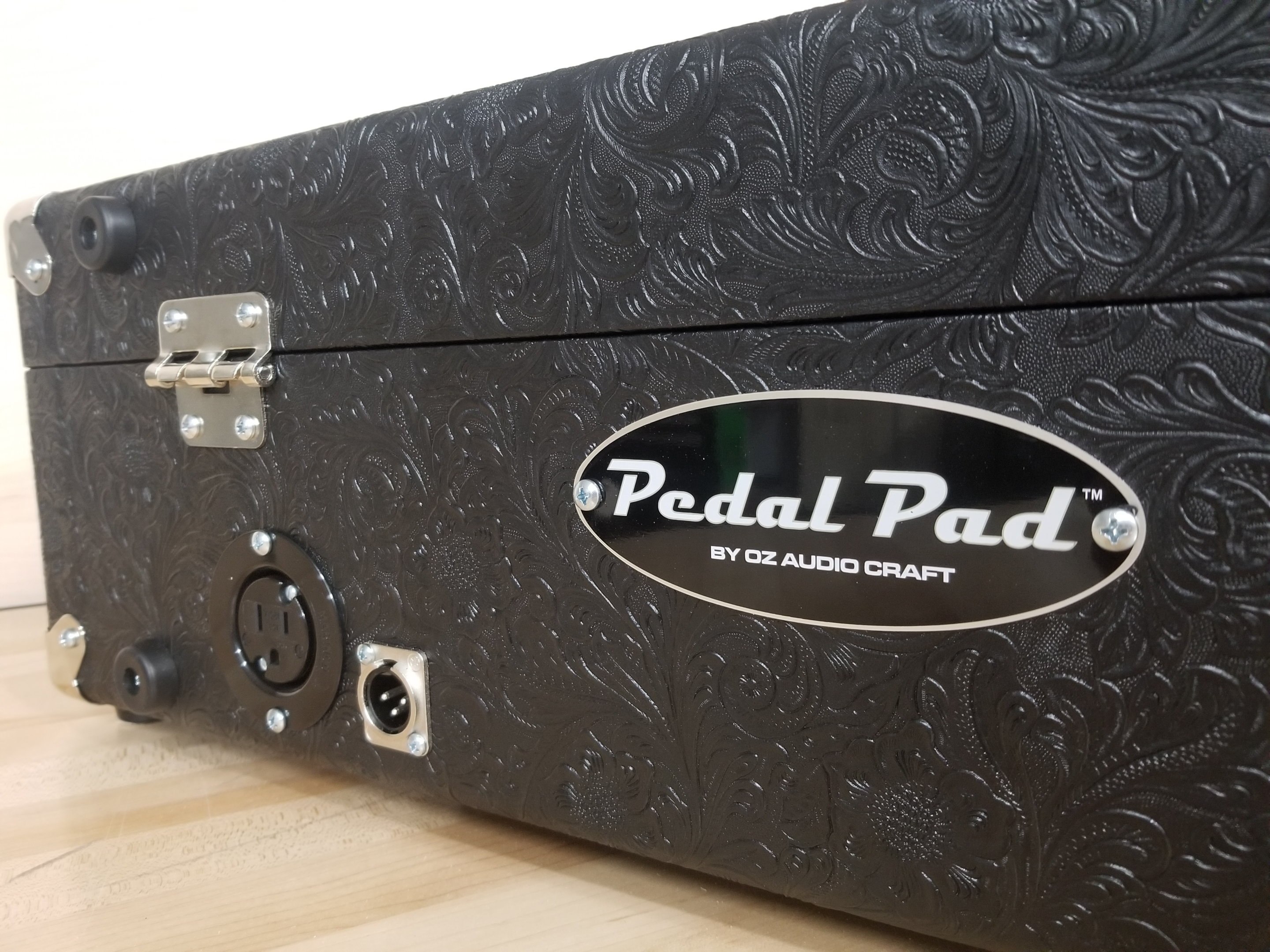 custom wood pedalboard, custom pedal board, small pedal board, pedal pad pedalboard, pedal pad by mks