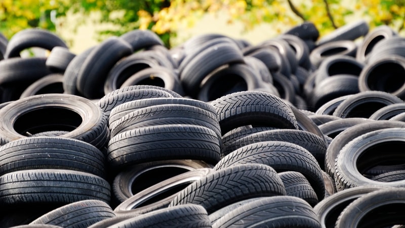 Black Rubber tires with improved toughness