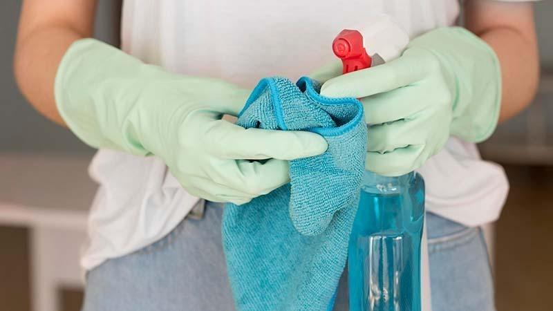 Microfiber Towel & Cleaning Solution