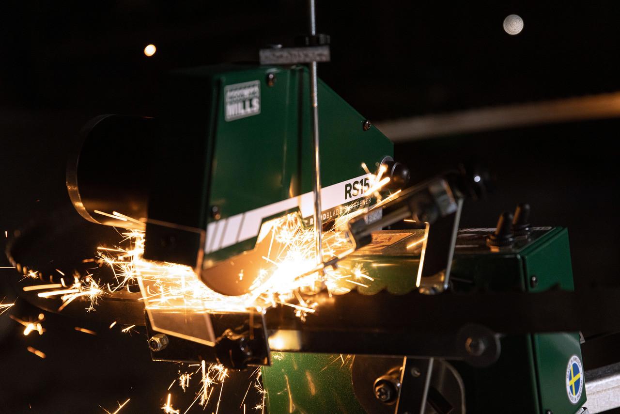 A Woodland Mills RS15 Blade Sharpener grinding a bandsaw blade.