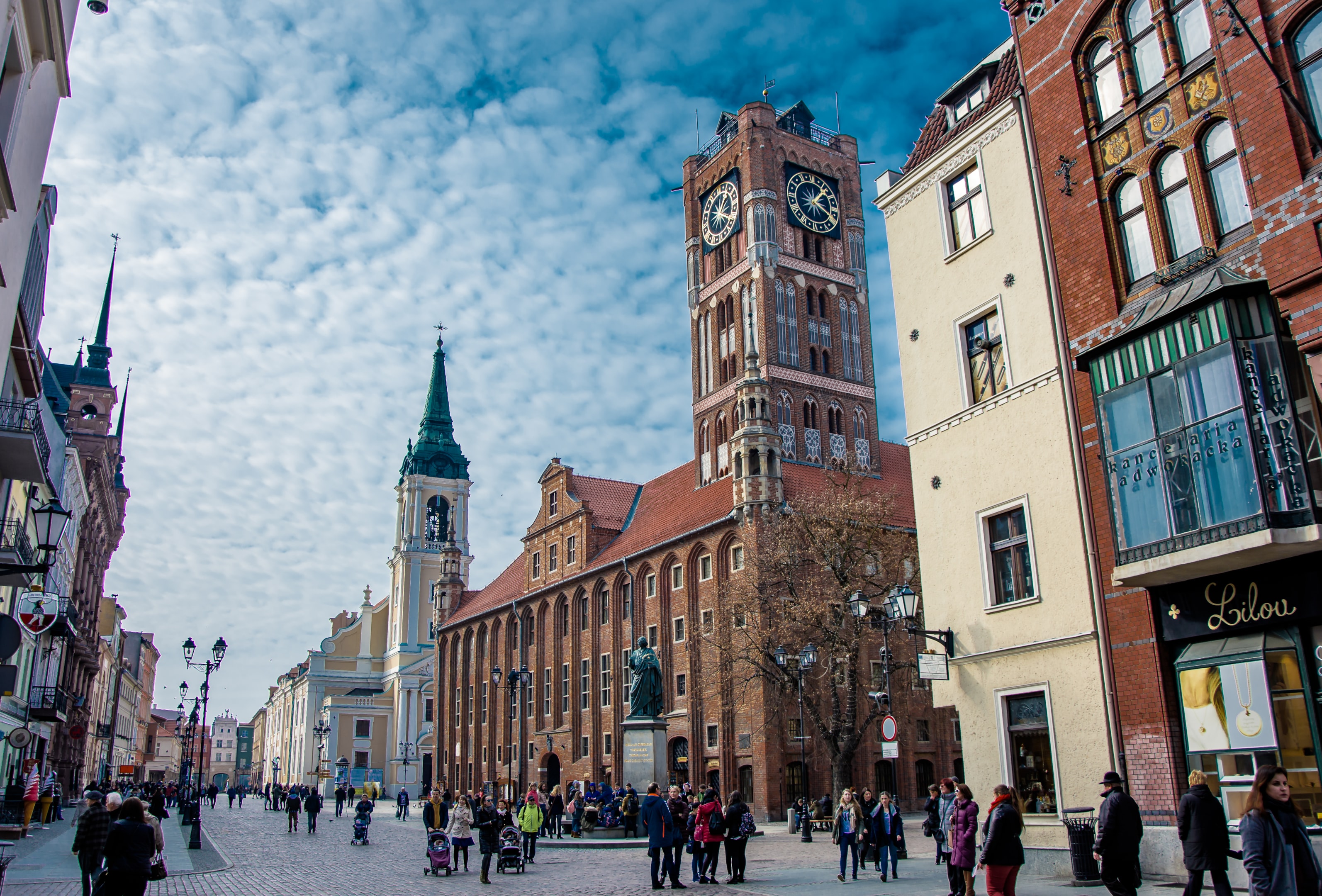 Toruń (źródło: https://commons.wikimedia.org/wiki/File:Stare_Miasto,_Ratusz_Staromiejski_w_Toruniu.jpg)