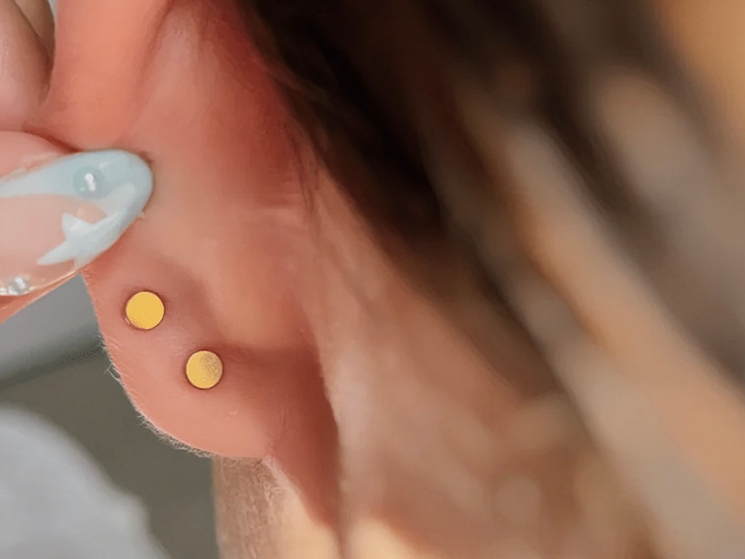 Gold flat back earrings combine beauty and comfort.
