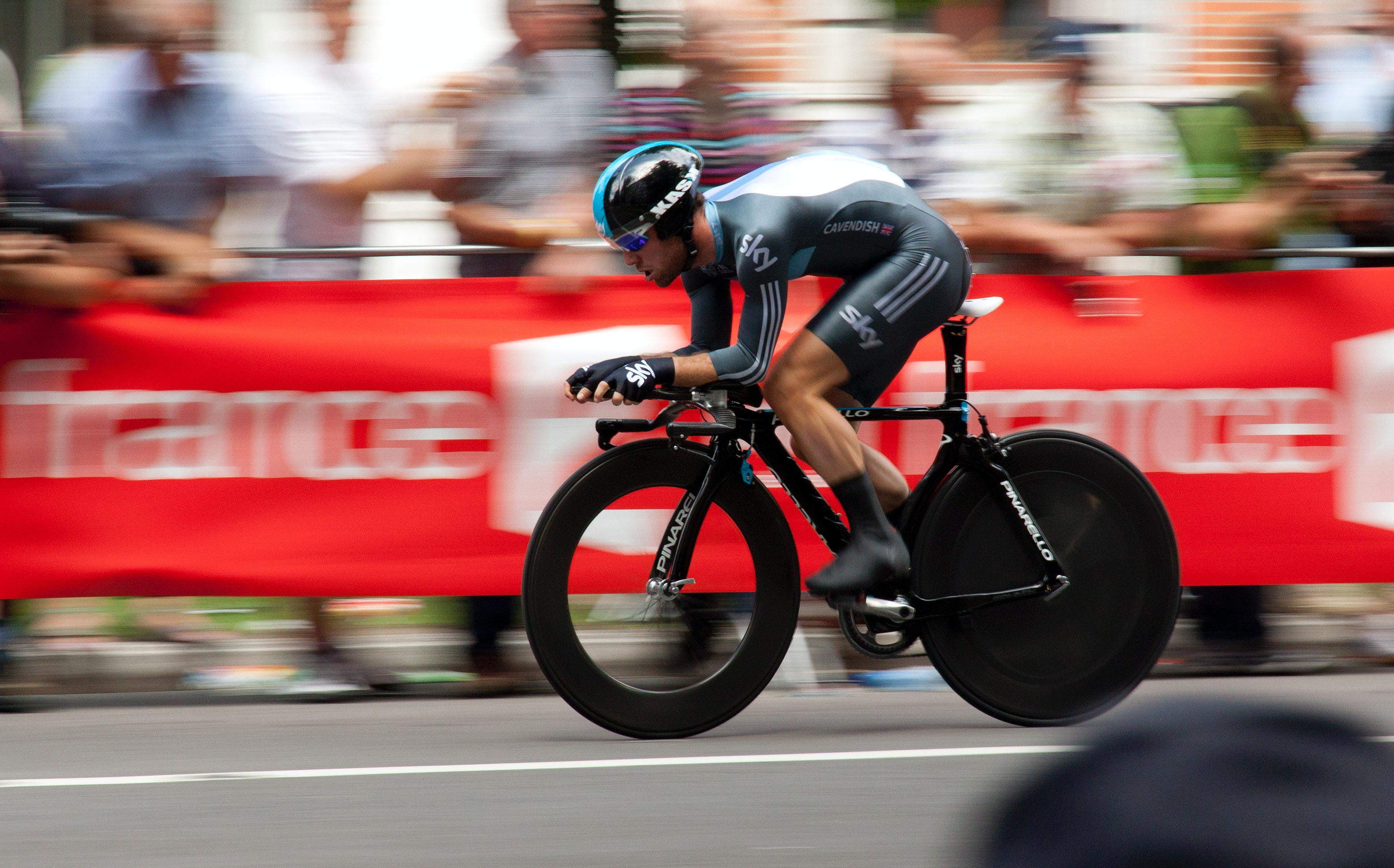 Ciclista em alta velocidade. Foto de Chris Peeters, Pexels.