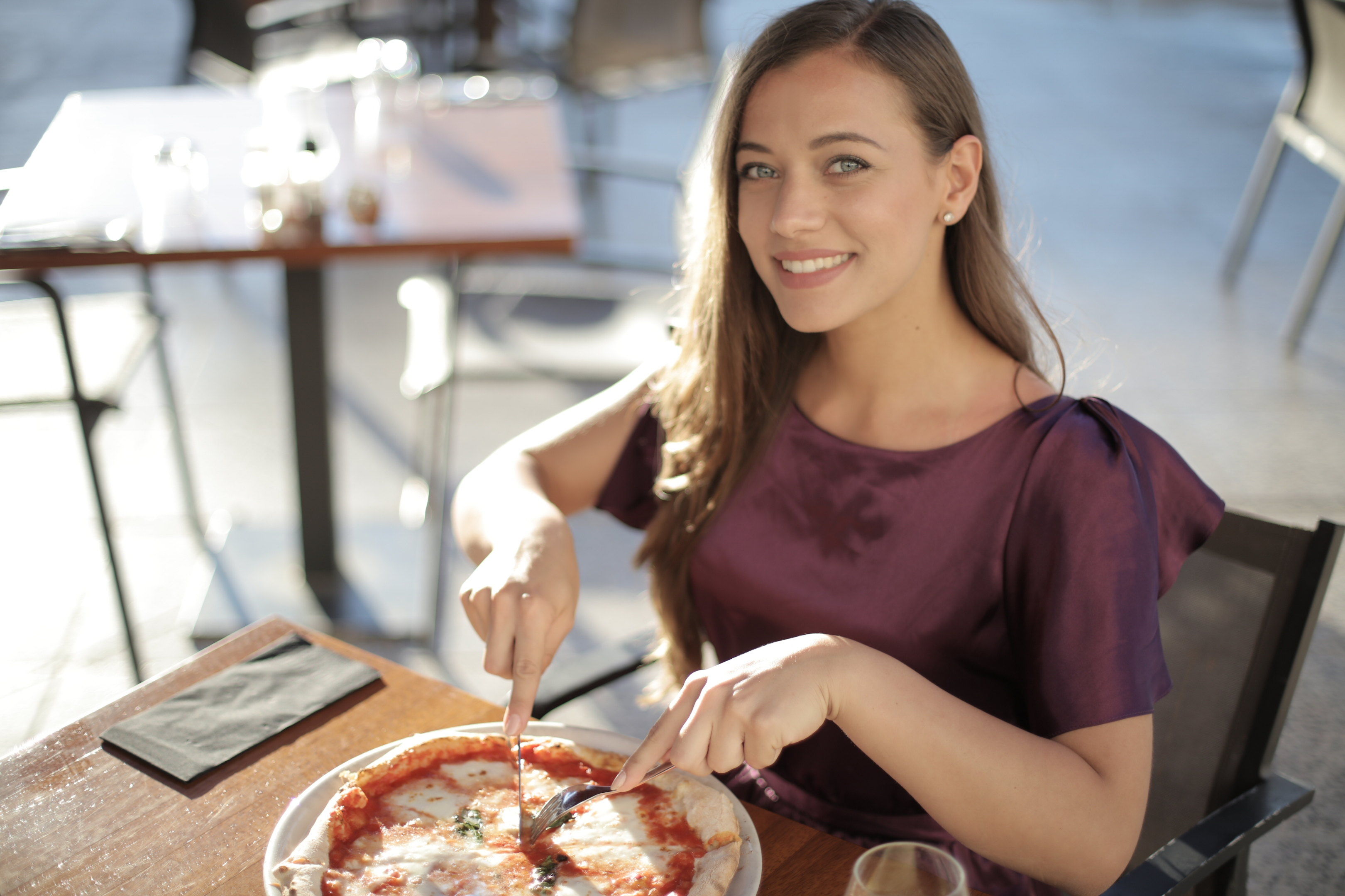 Le 15 migliori idee di marketing per pizzerie del 2023, tutto quello che hai bisogno di sapere 2 Invita gli influencer locali a visitare la tua pizzeria e a pubblicare un post su di essa