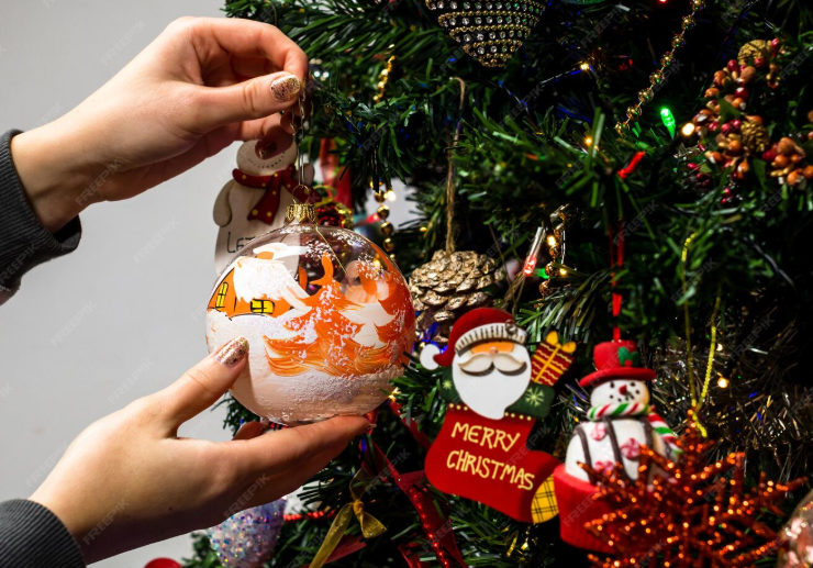 The Meaning and Tradition Behind Christmas Ornaments