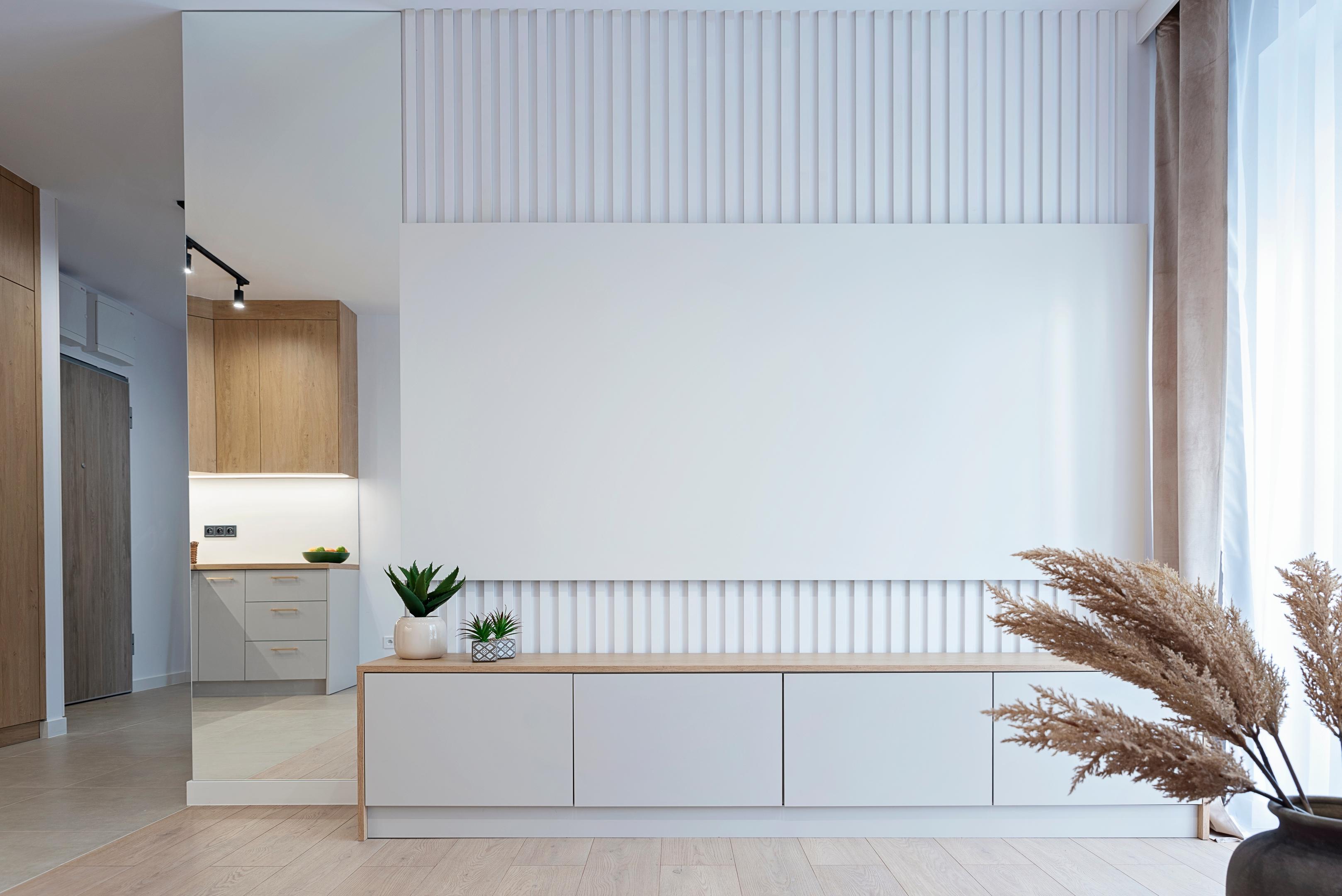 Peittävä maali suojaa paneelia paitsi lialta ja kulumiselta, myös UV-säteilyn aiheuttamalta tummumiselta.