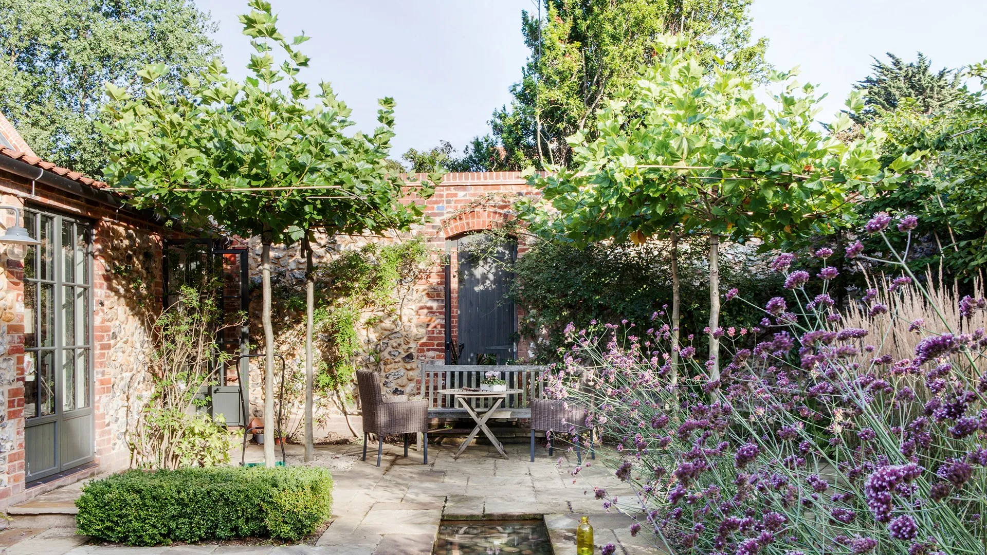 An Italian home will not be complete without a garden. | Photo from Emma Lewis via House & Garden