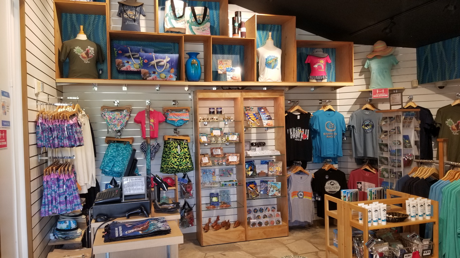 An image of the Hanauma Bay Gift Shop located on the upper level near the entrance