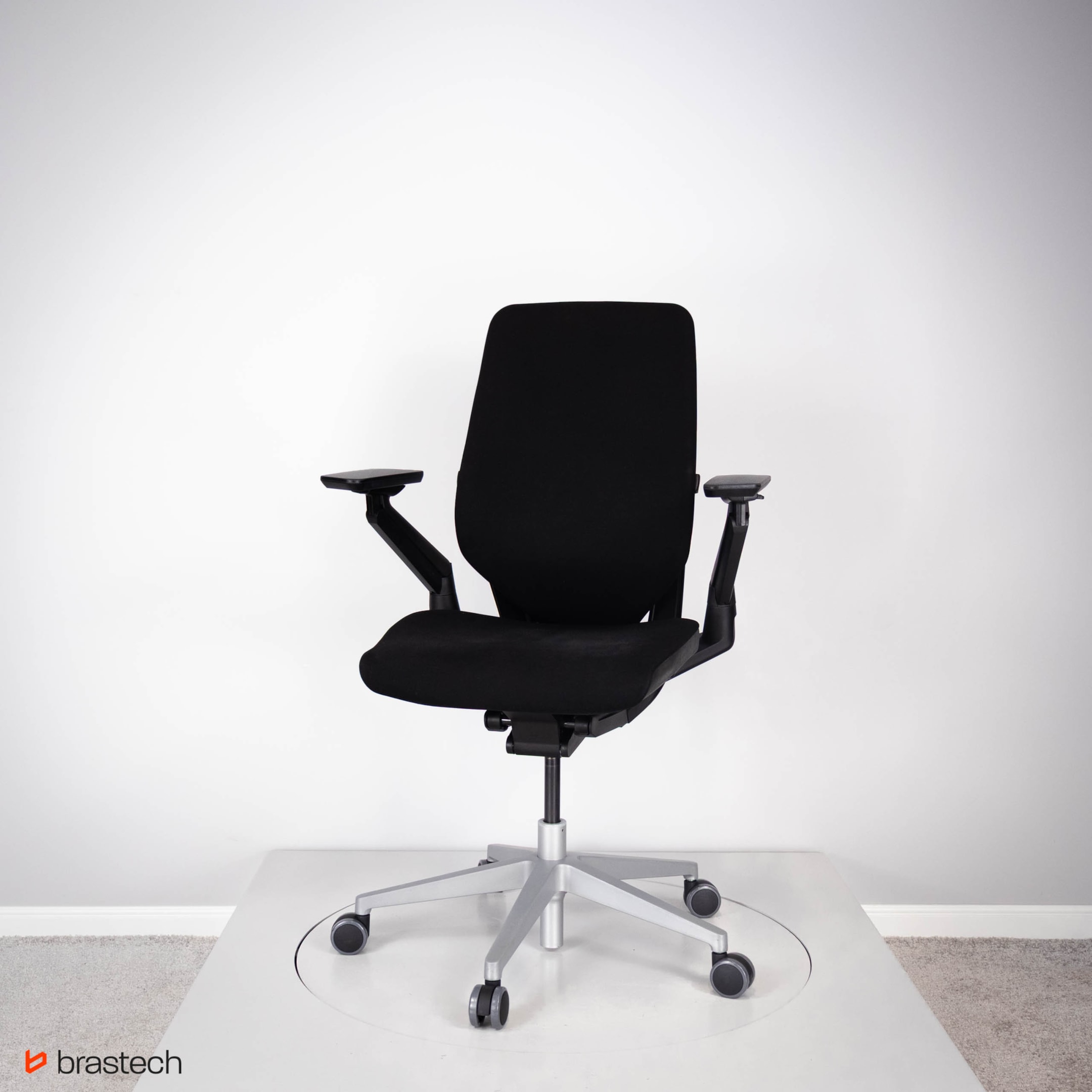 Fotel gamingowy czy fotel ergonomiczny? Kompleksowe porównanie dla wymagających użytkowników 3 Stellcase Gesture. Źródło: Brastech