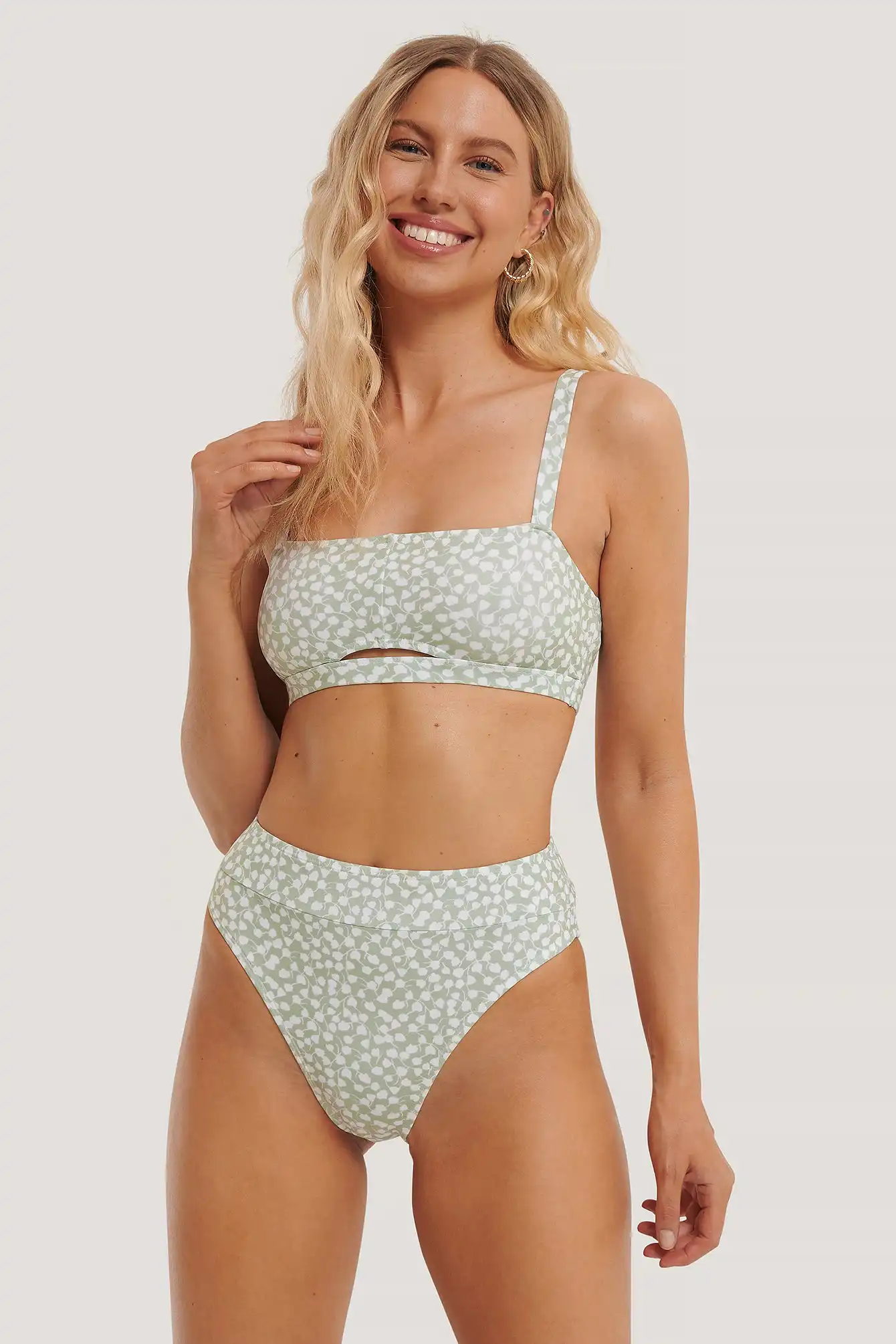 Match-high-waisted-bottoms-with-long-sleeve-swimsuit-tops