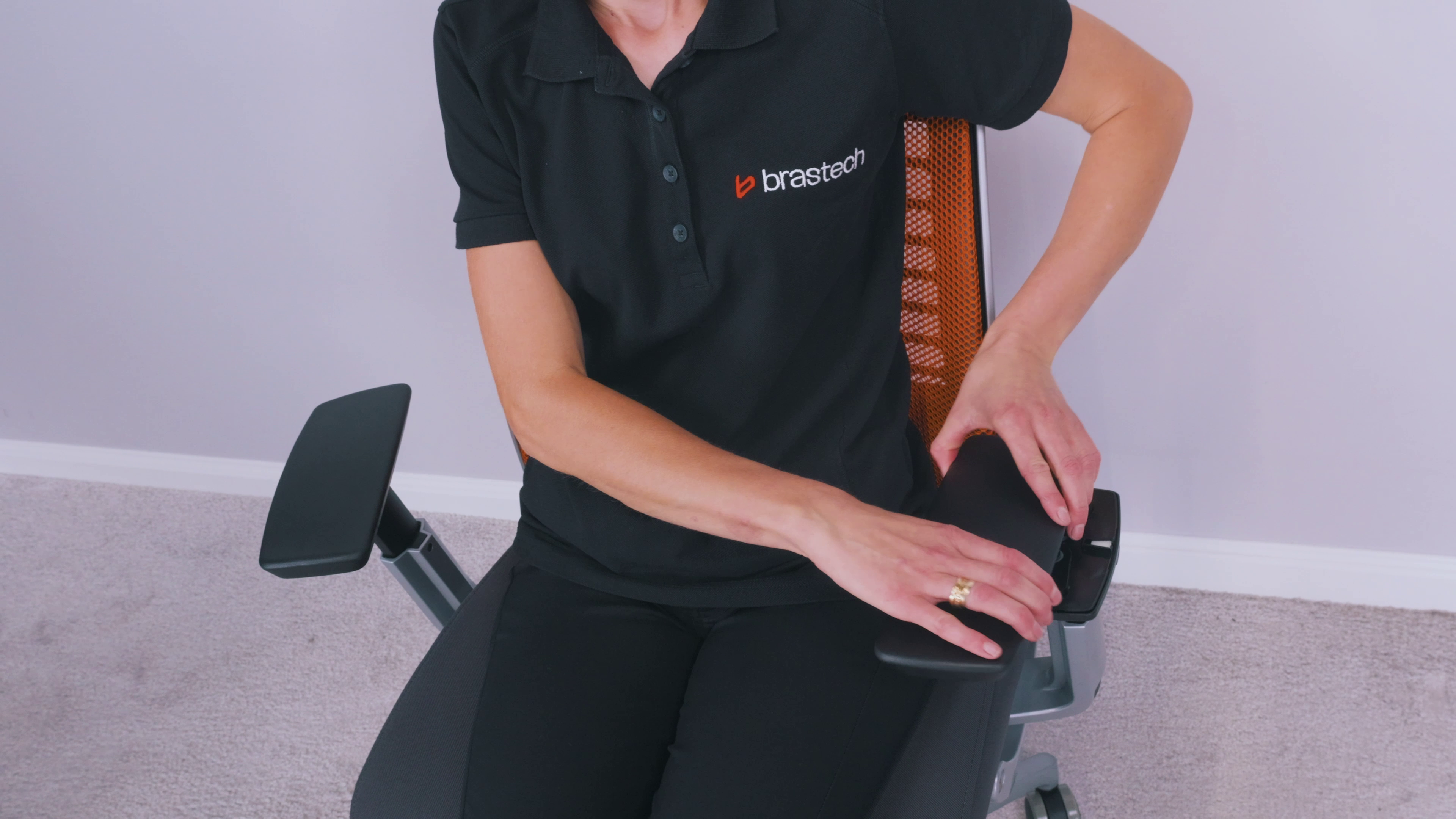 Steelcase Think V2 – niedoceniony fotel biurowy? Recenzja po serwisie kilkuset egzemplarzy 3 Regulacja podłokietników W Think V2. Źródło: Brastech