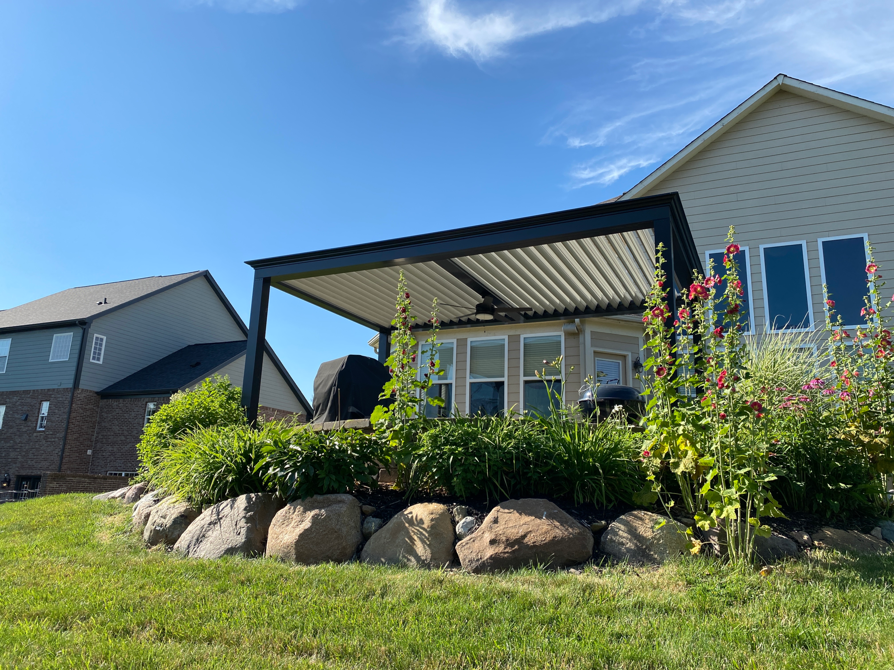 Beautiful freestanding louvered room pergola