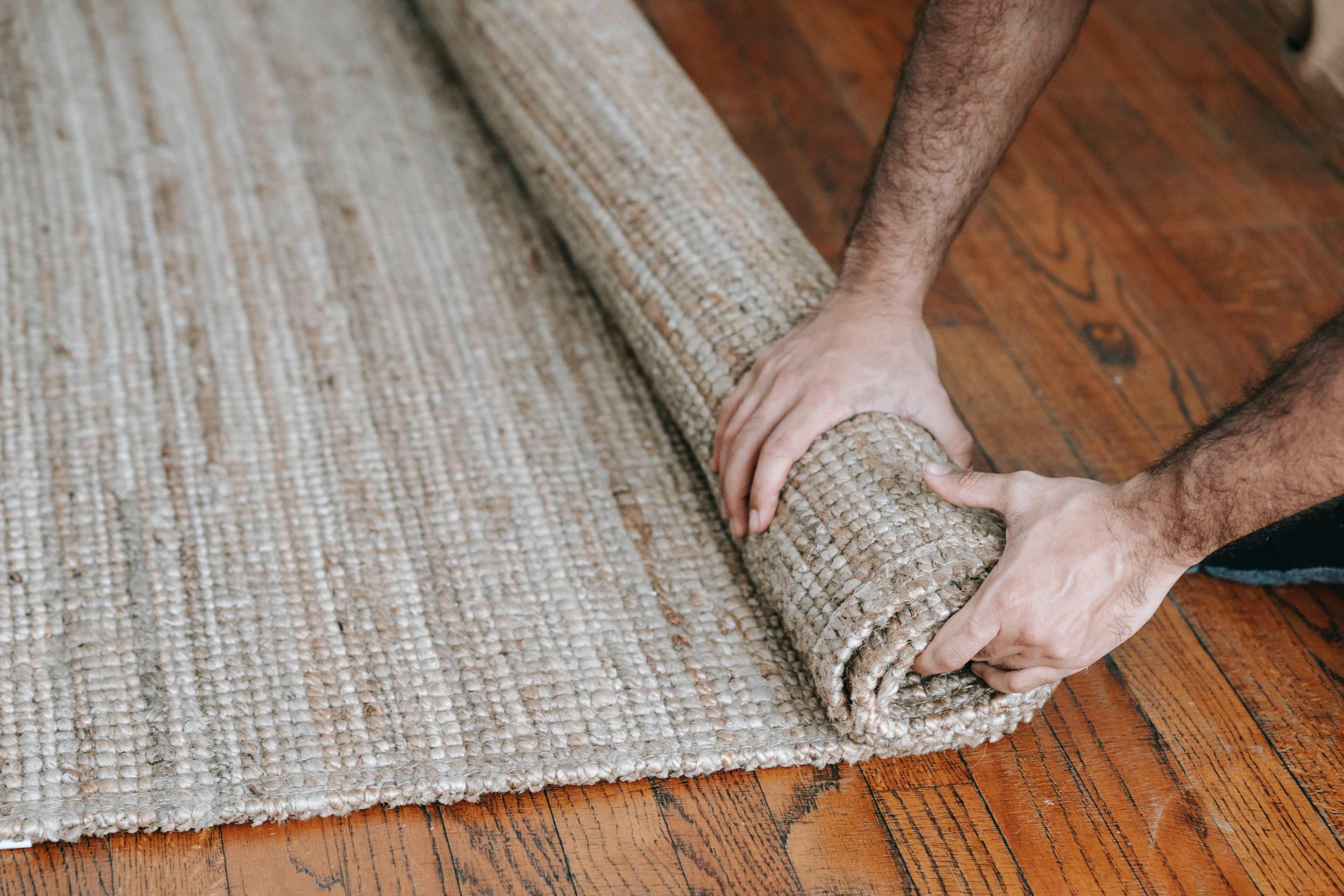 choose the right rug to decorate small spaces