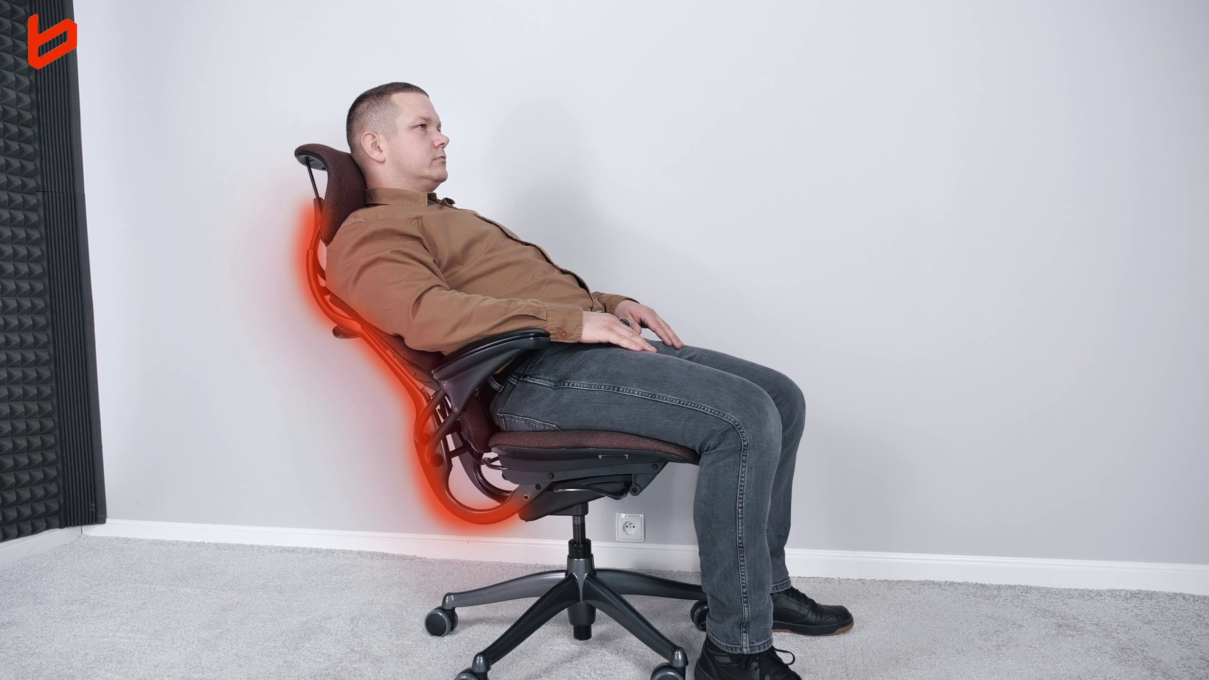 Krzesła biurowe ergonomiczne ranking 1600–2500 zł – najlepsze modele do pracy biurowej w 2026 roku 3 Profil oparcia w Humanscale Freedom z Zagłówkiem. Źródło: Brastech