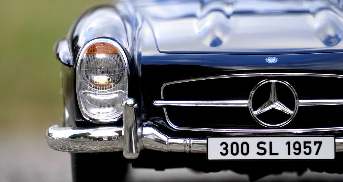 Protect your classic car with enclosed car shipping