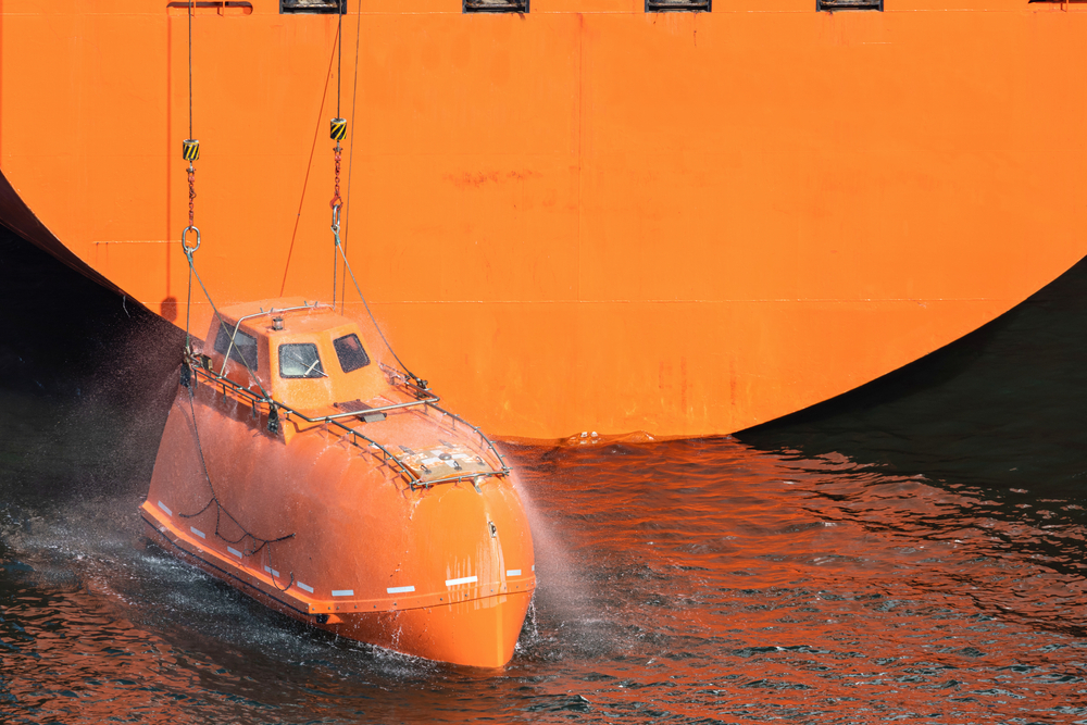 Fire protected lifeboat with the water sprinkling system in operation