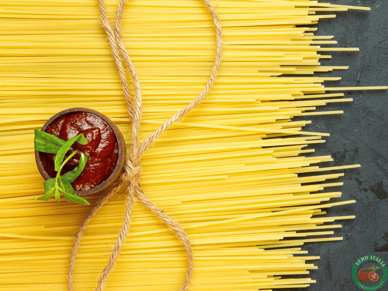 surowy makaron  spaghetti alla chitarra