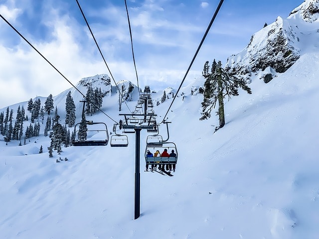 ski lift on a snowy mountain symbolizing how you can grow amazon sales for your brand wtih advertising