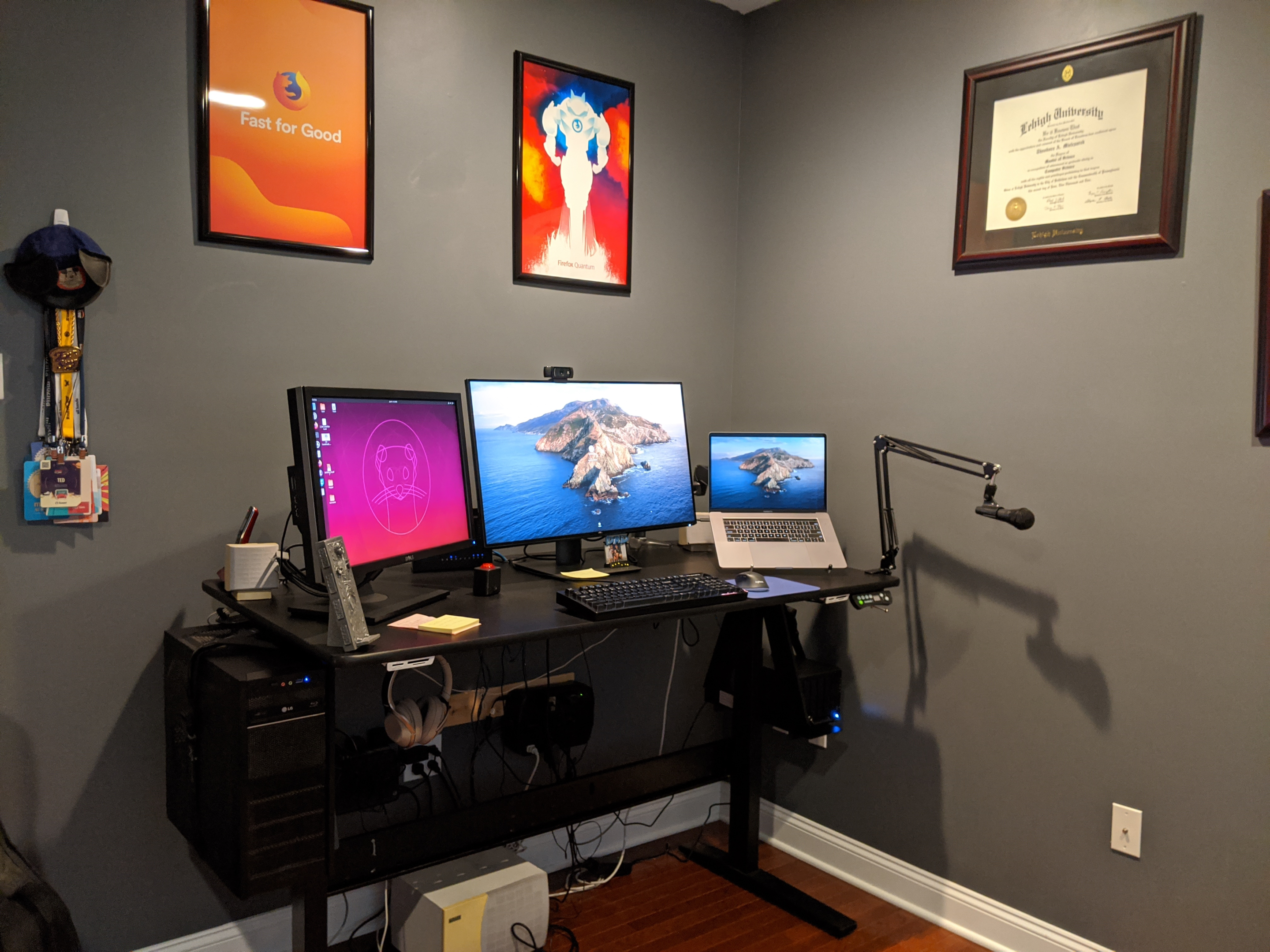 Image from Wikimedia commons by Ted Mielczarek | Home office set-up 