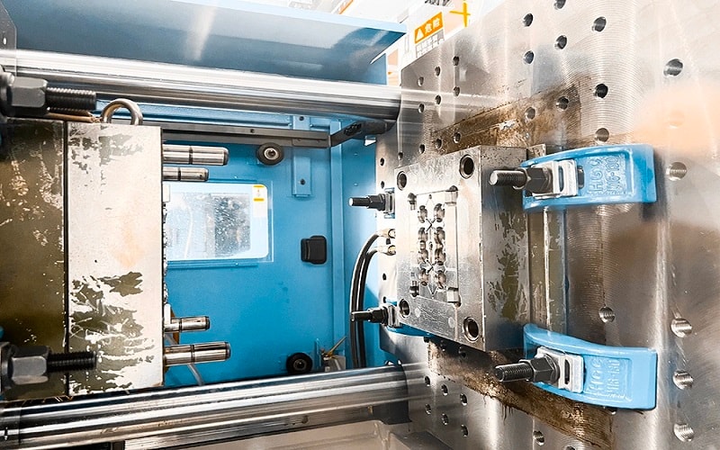 PBT injection molding process