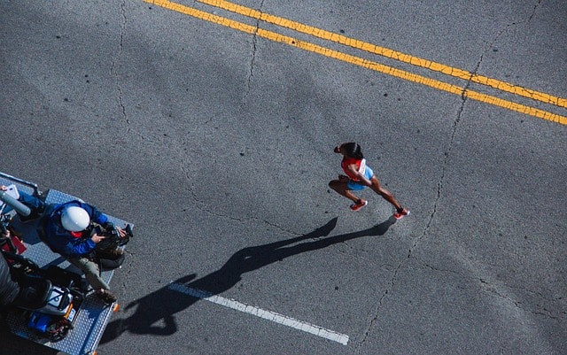 woman running symbolizing how you can build customer loyalty and improve the customer experience