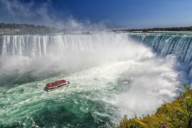 Niagara po stronie Kanadyjskiej wodospad Niagara ciekawostki
