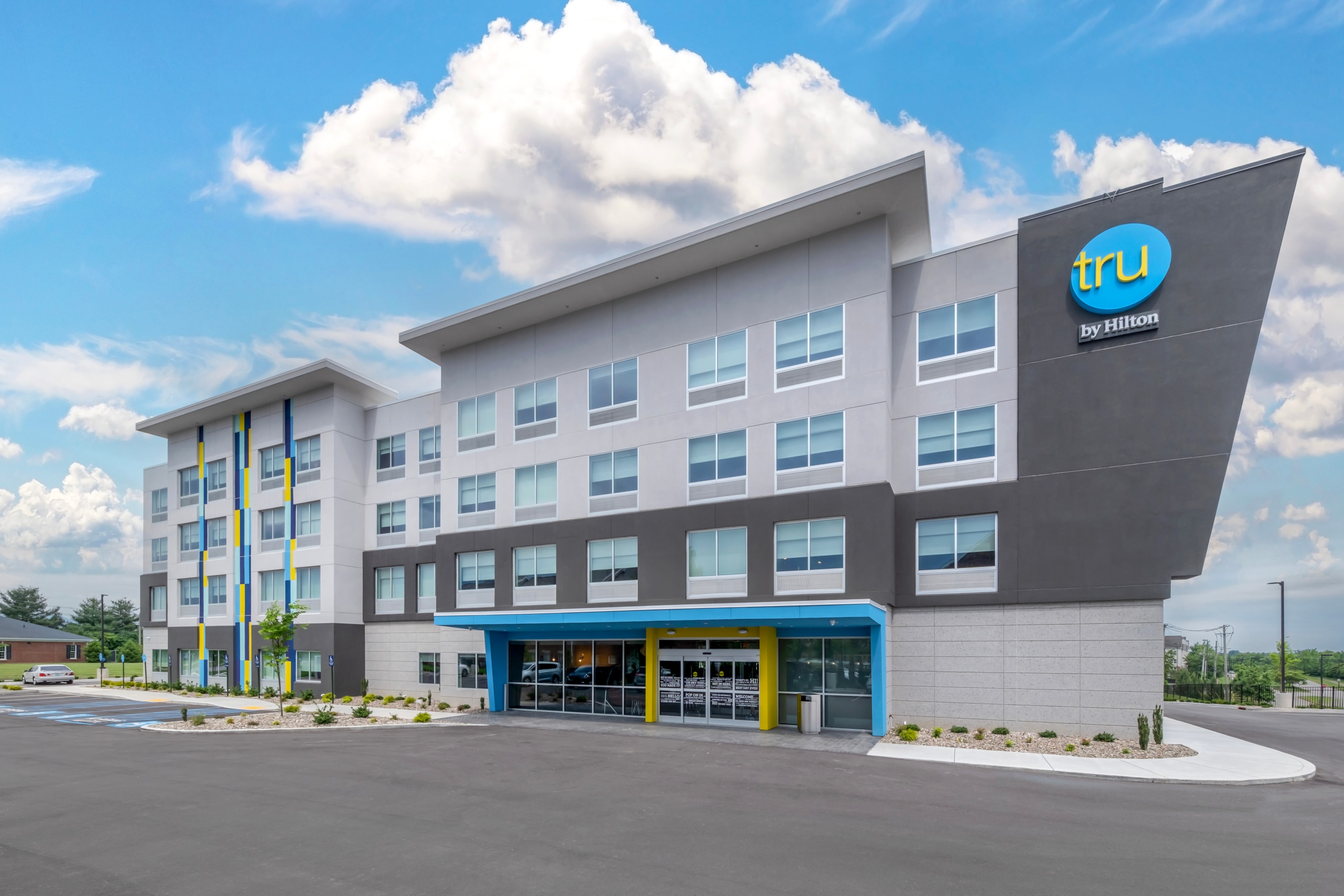 Exterior Image of Tru by Hilton Lexington Hamburg KY as one of the hotels on Richmond Rd Lexington KY