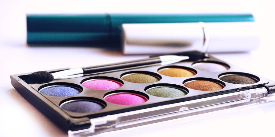 Going Talc-Free? The Truth About Talc-Free Eyeshadow