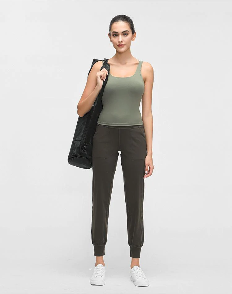 21 Best Joggers For Women For Work Or Travel Per Our Editors