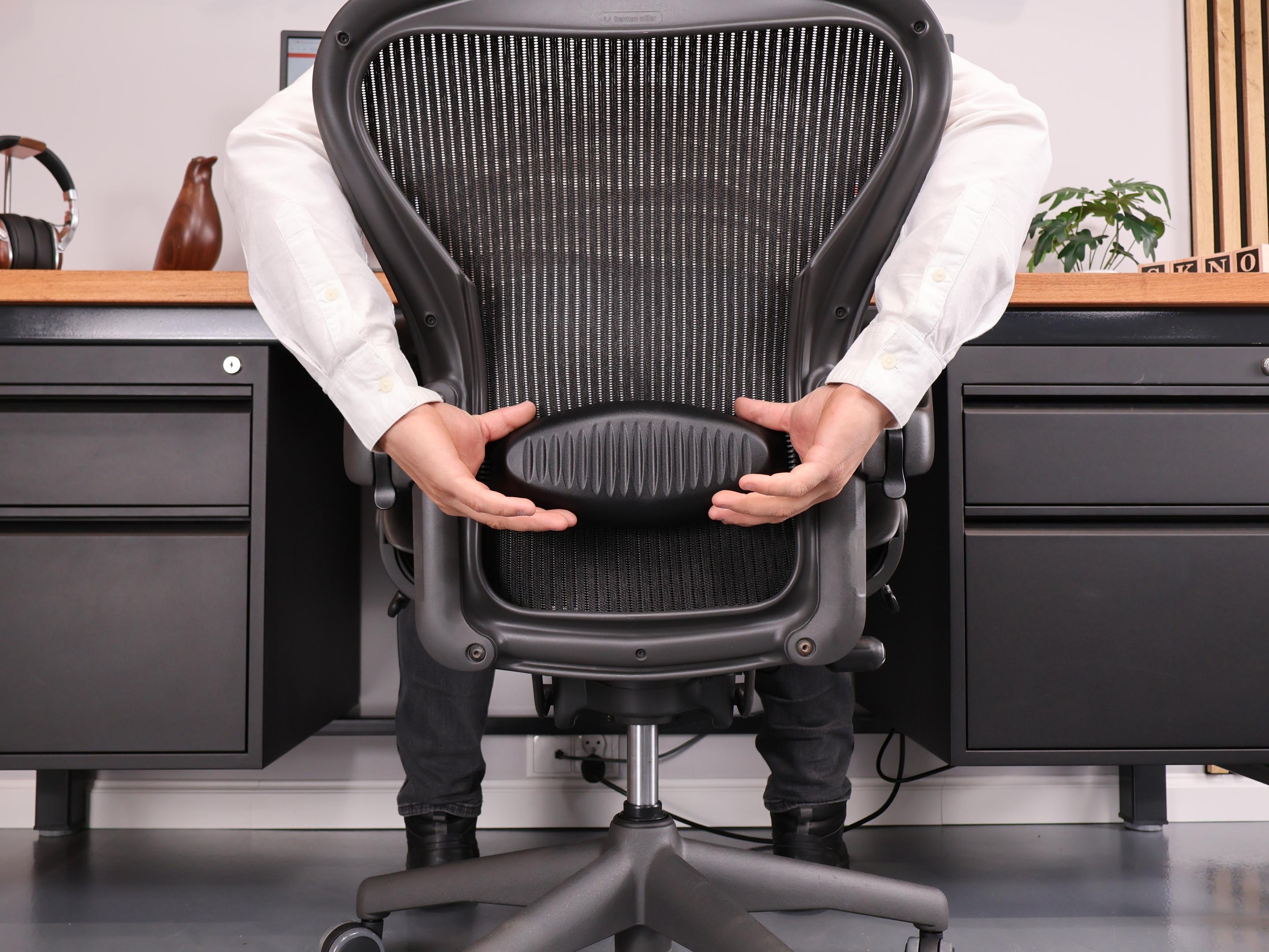 Herman Miller Aeron Classic – kompletna recenzja. Czy to naprawdę jeden z najlepszych foteli biurowych? 16 Podparcie lędźwiowe w Herman Miller Aeron Classic. Źródło: Brastech