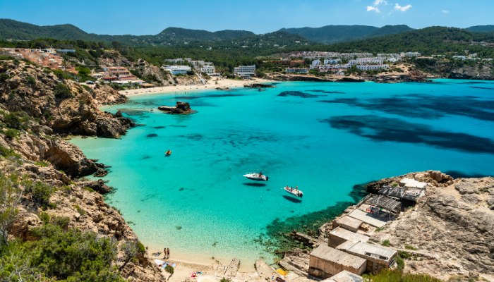 Ibiza uno de los mejores destinos de playa para tu alquiler vacacional.