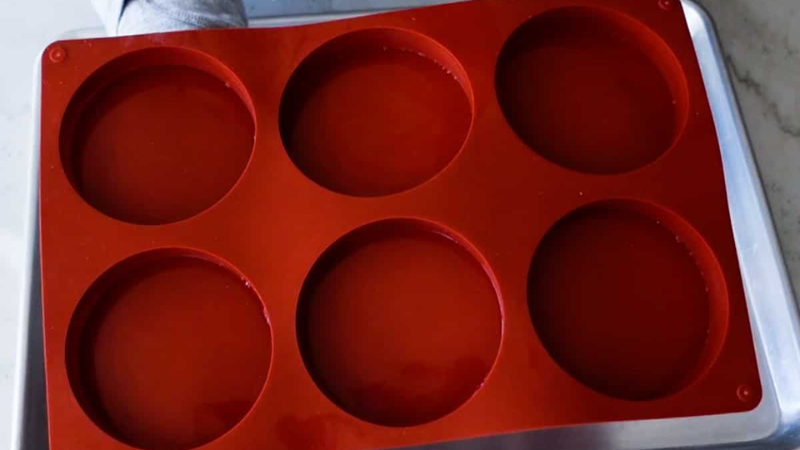 Silicone pan