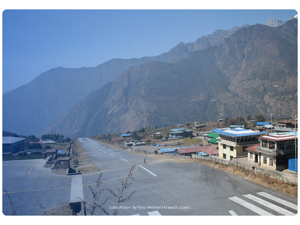 Lukla Airport By Foto: Reinhard Kraasch, Lizenz