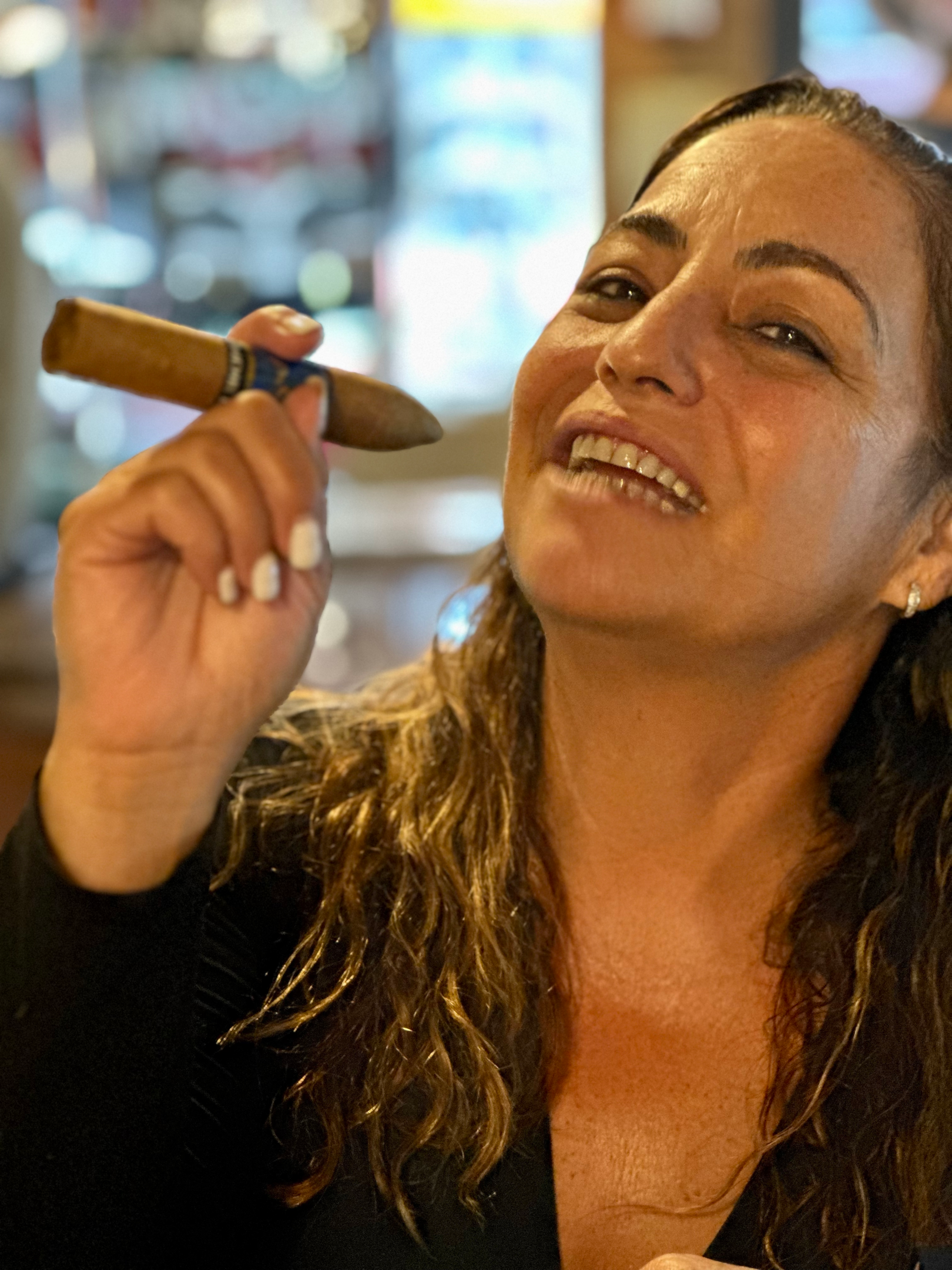 A person smoking an ACID Blondie Belicoso