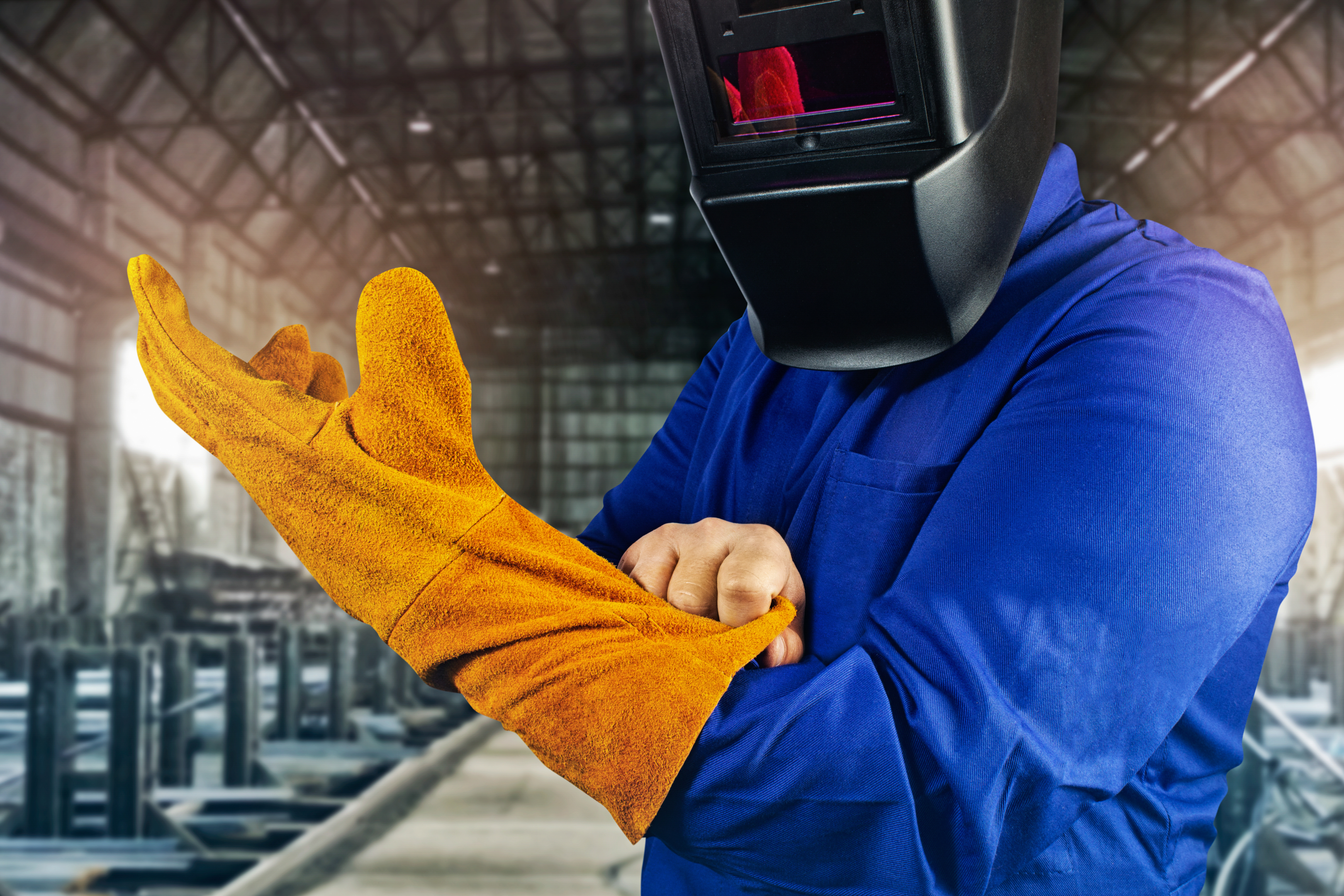 Worker wearing safety gloves - safe grip - find safety equipment online