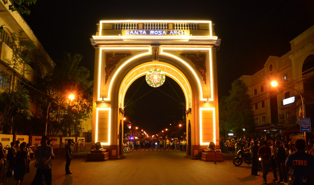 Image of Santa Rosa arch at night