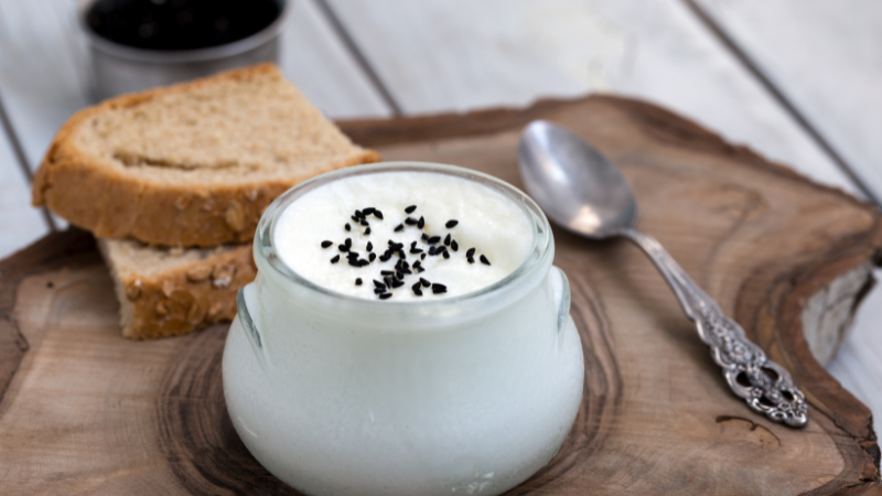 Schwarzkümmel kann man auch wunderbar zum garnieren oder würzen von Quark oder Joghurt verwenden