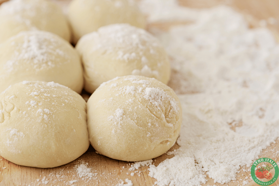 porcjowanie ciasta na pizzę
